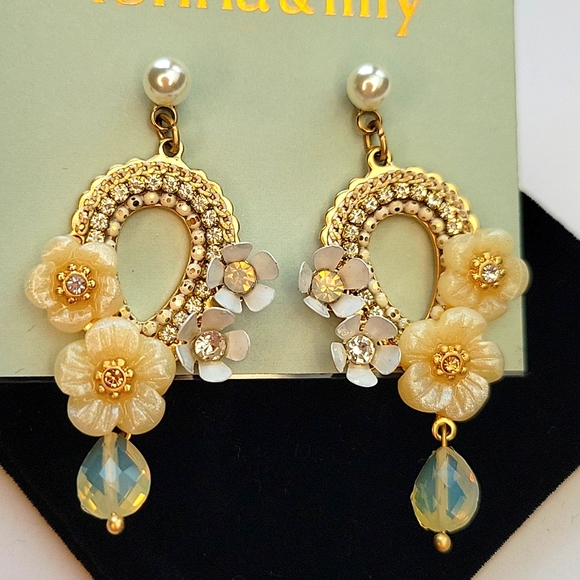 Lonna & Lilly BOHO Floral & Crystal Chandelier Earrings Gold - Picture 4 of 10